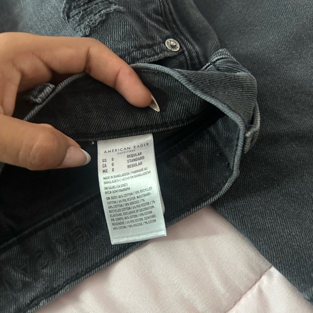 American Eagle AE black high waisted jeans in style HIGHEST RISE 90s BOYFRIEND - Picture 3 of 3